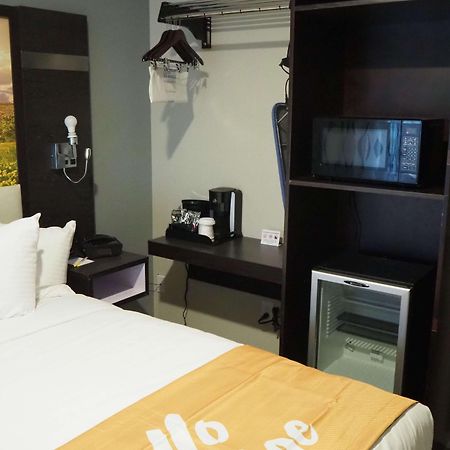 Days Inn By Wyndham Galt - Elk Grove South מראה חיצוני תמונה