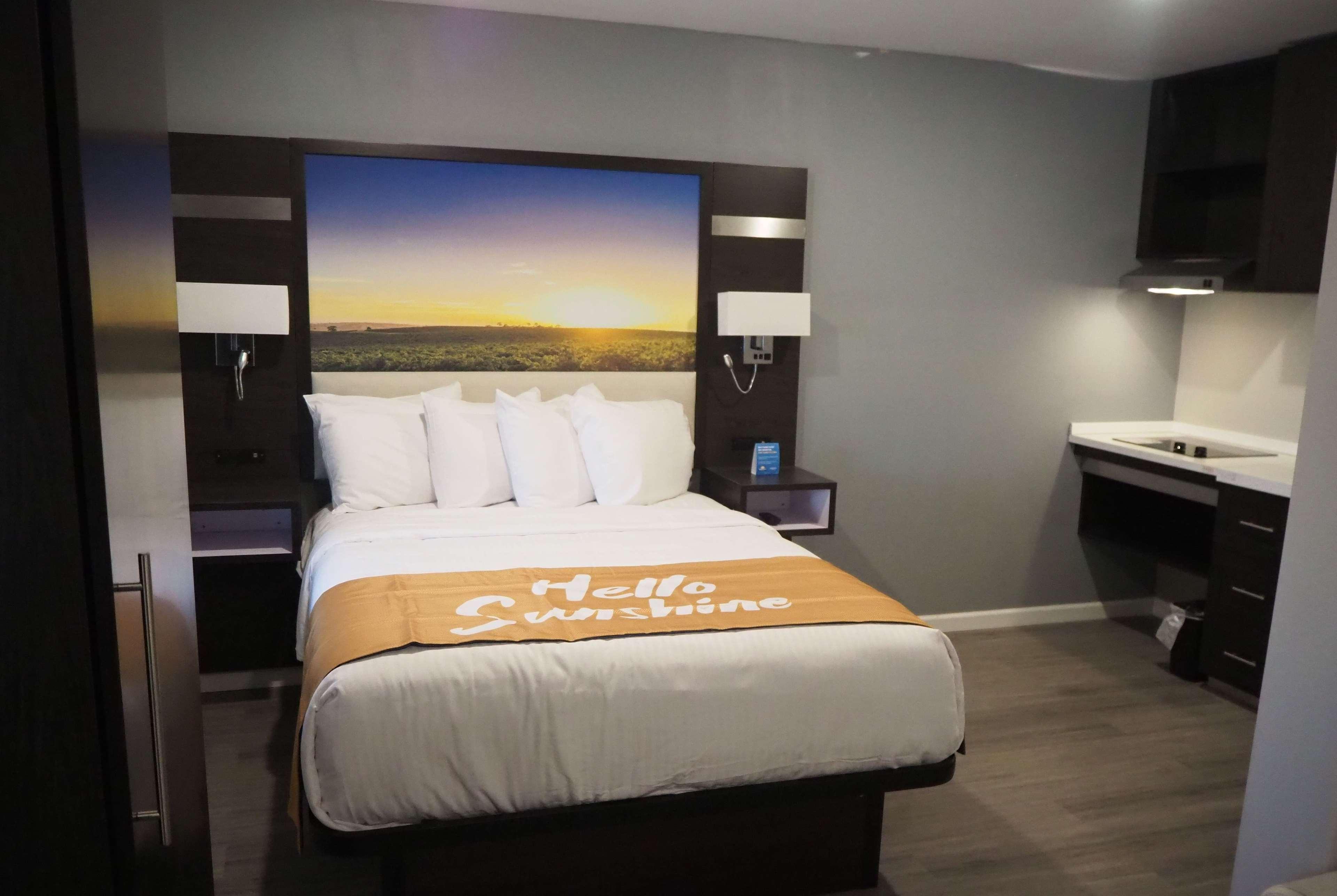Days Inn By Wyndham Galt - Elk Grove South מראה חיצוני תמונה