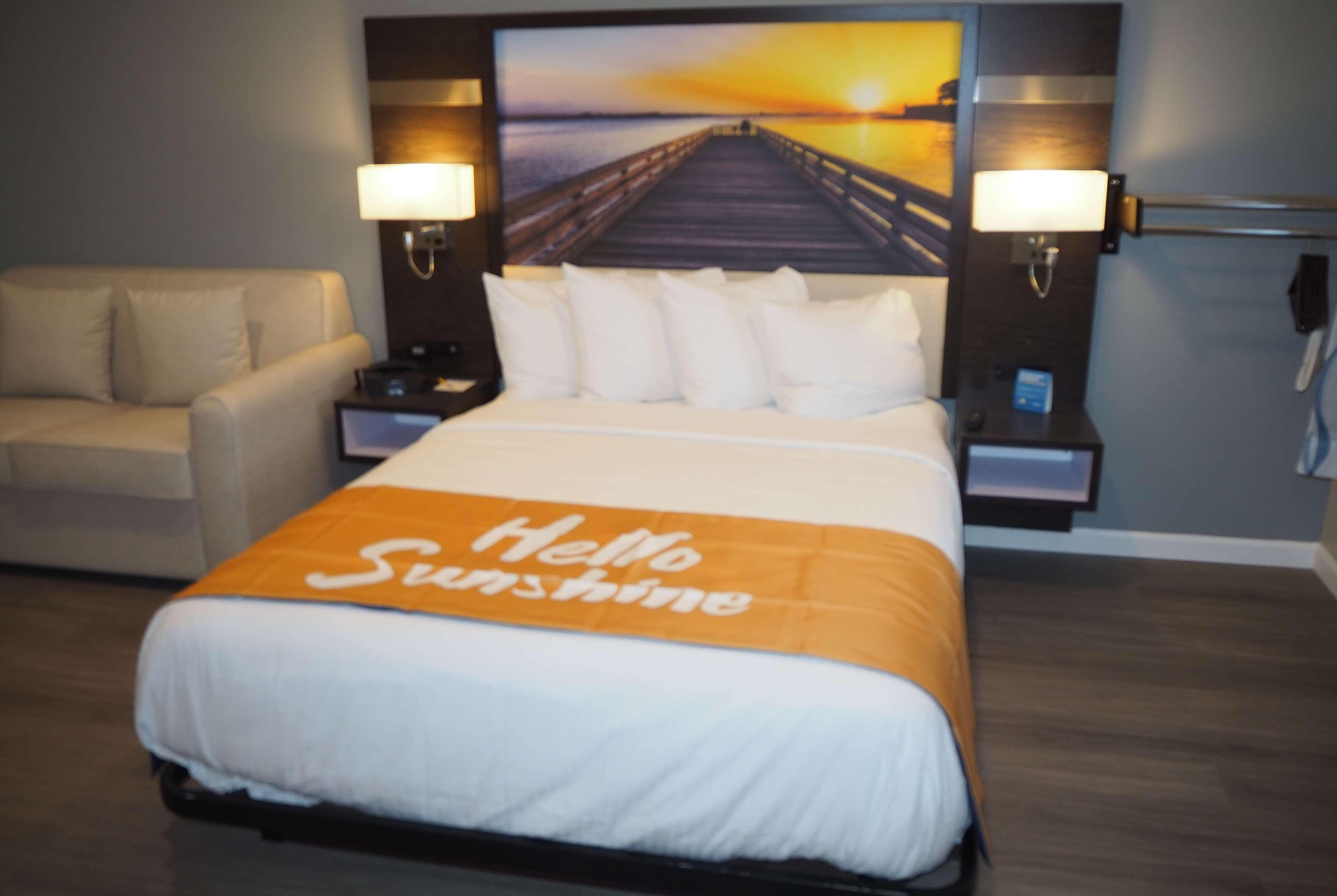 Days Inn By Wyndham Galt - Elk Grove South מראה חיצוני תמונה