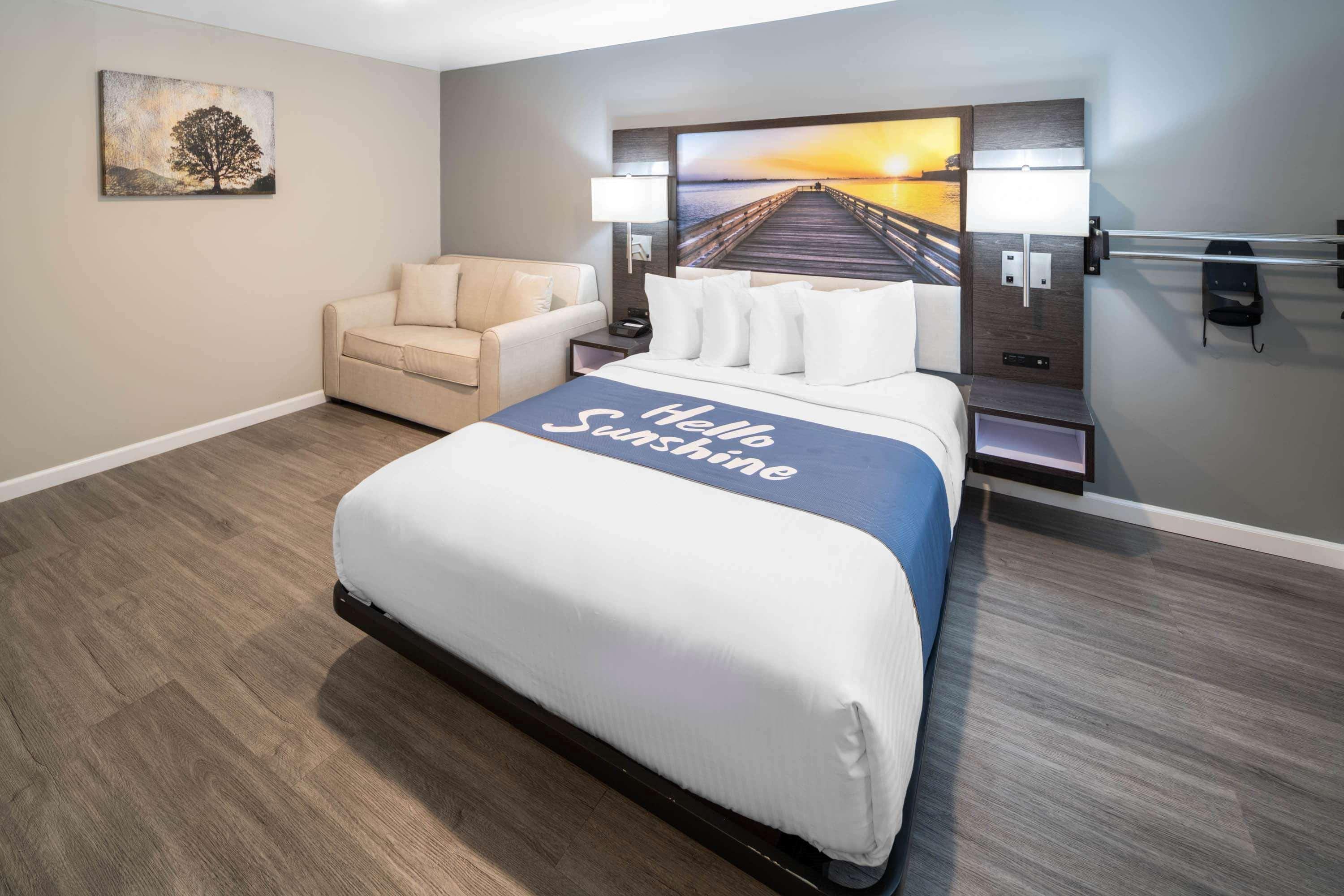 Days Inn By Wyndham Galt - Elk Grove South מראה חיצוני תמונה