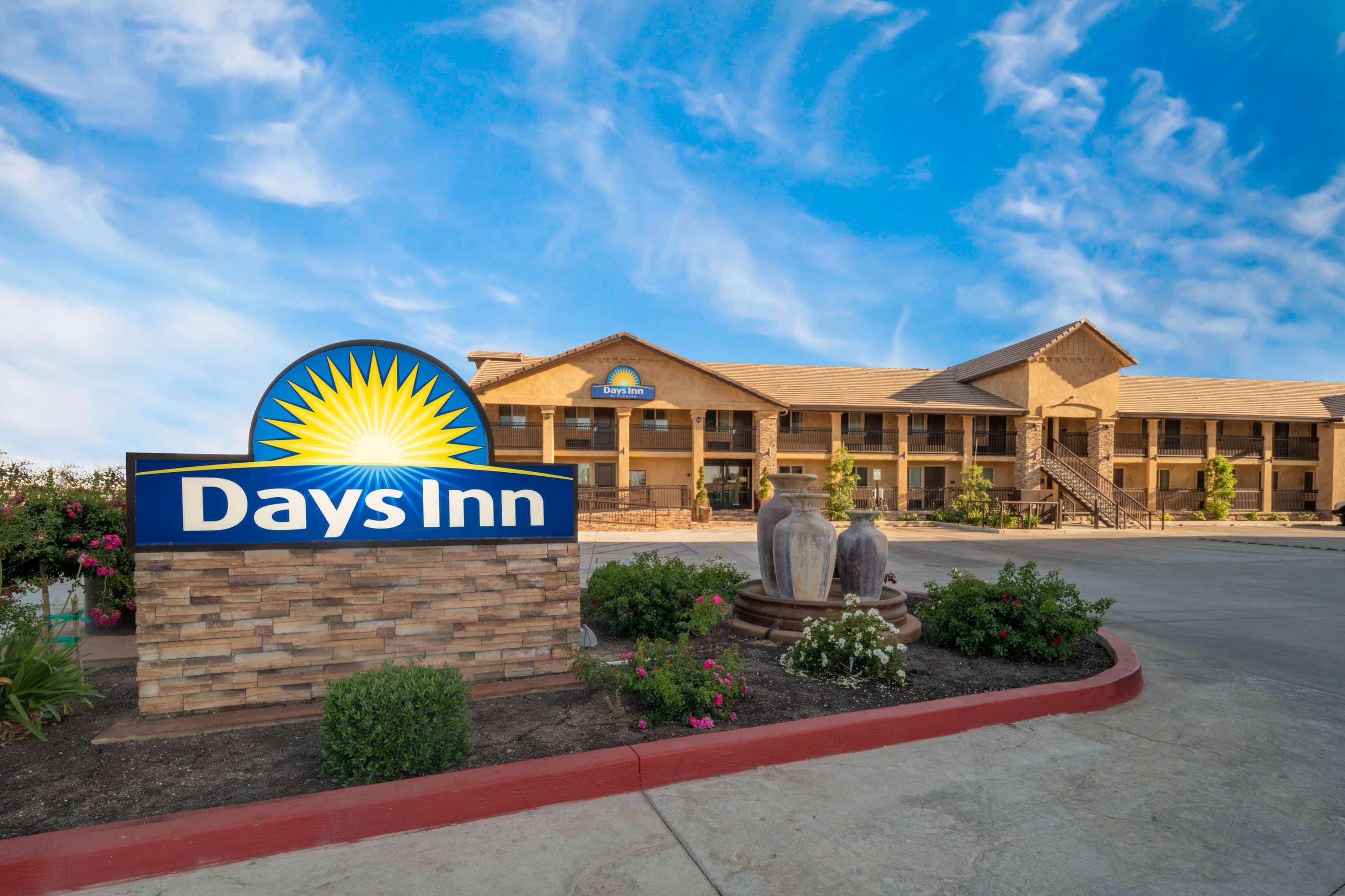 Days Inn By Wyndham Galt - Elk Grove South מראה חיצוני תמונה