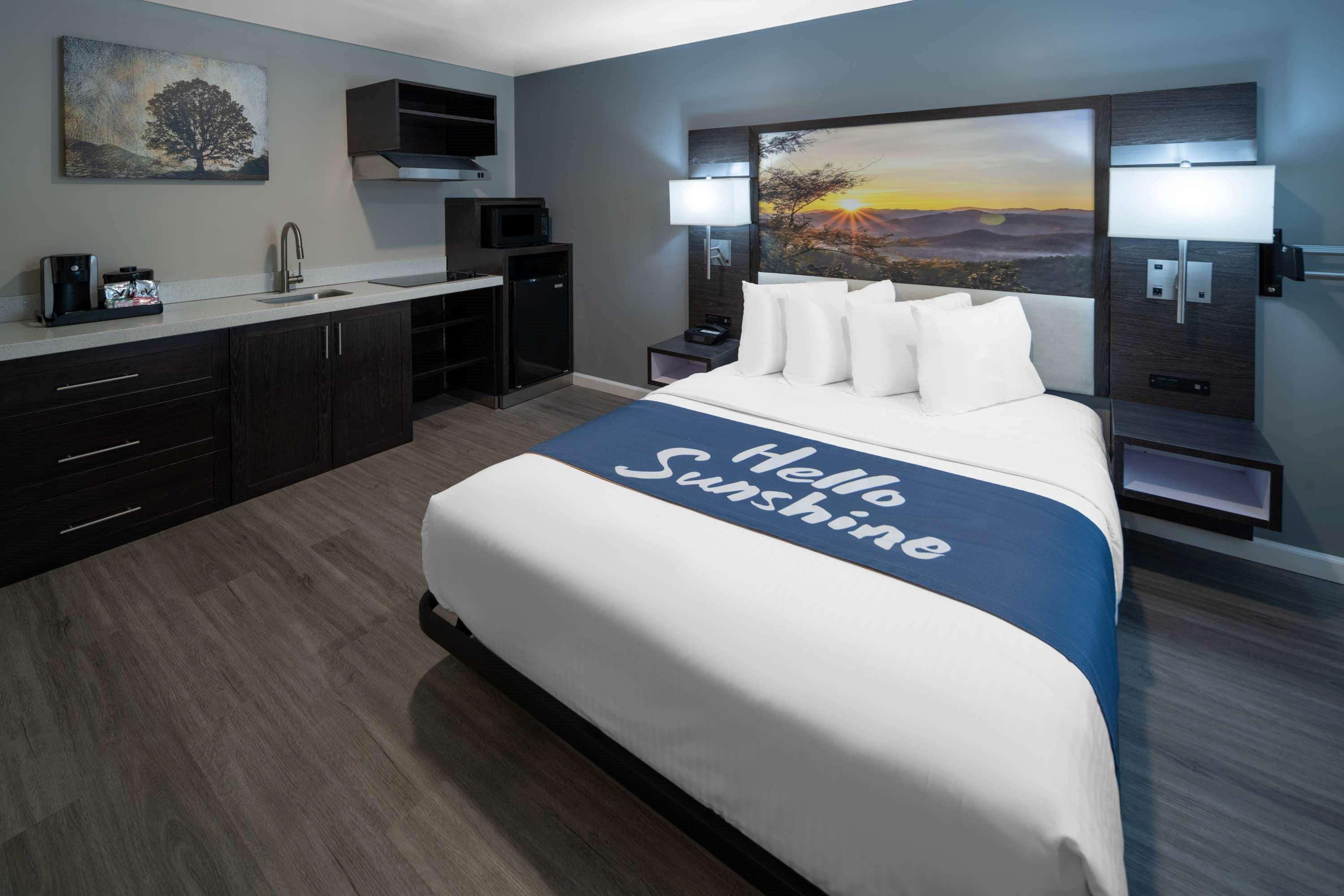 Days Inn By Wyndham Galt - Elk Grove South מראה חיצוני תמונה